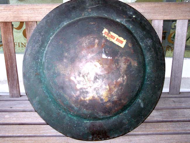 A Fine and Important English Brass Charger with the Arms of FORRESTER circa 1690 — image 4